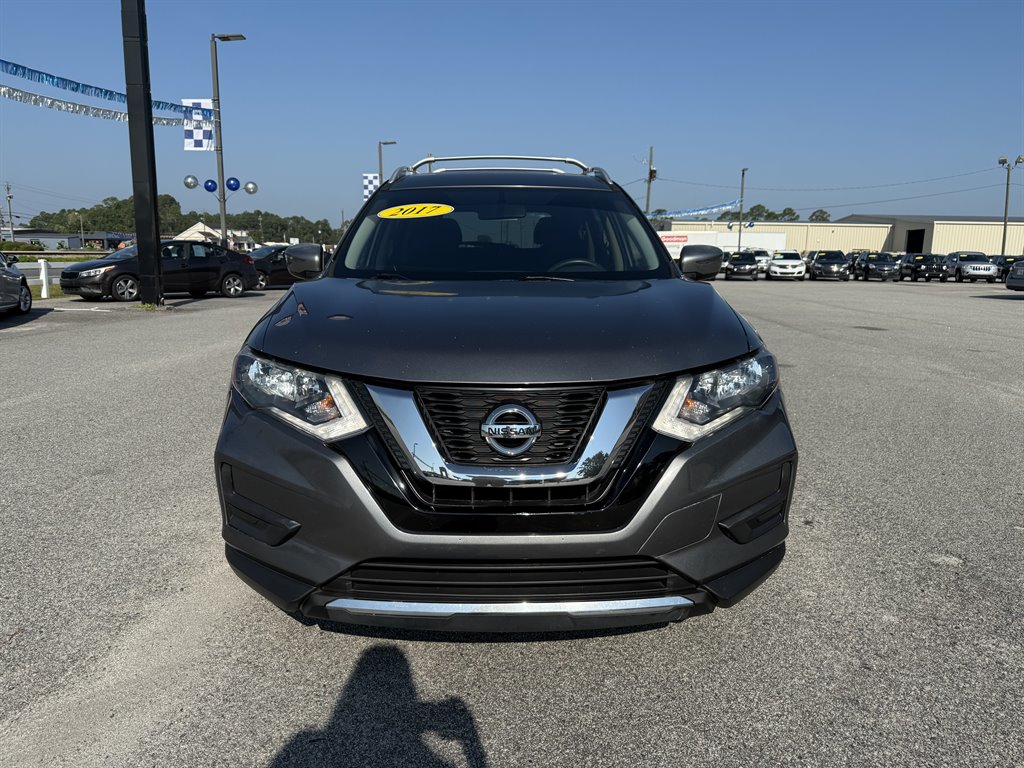 2017 Nissan Rogue SV's photo