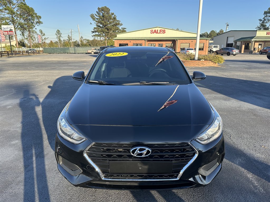 2022 Hyundai Accent SE's photo