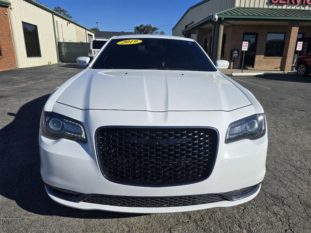 2019 Chrysler 300 S's photo