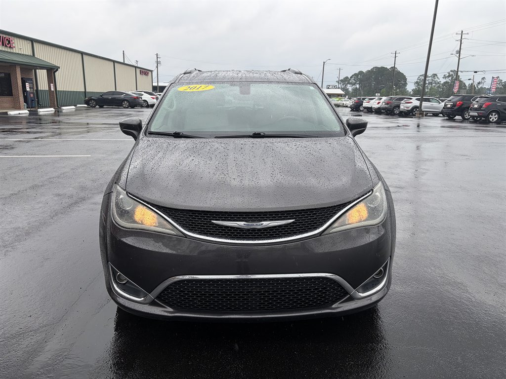 2017 Chrysler Pacifica Touring-L's photo