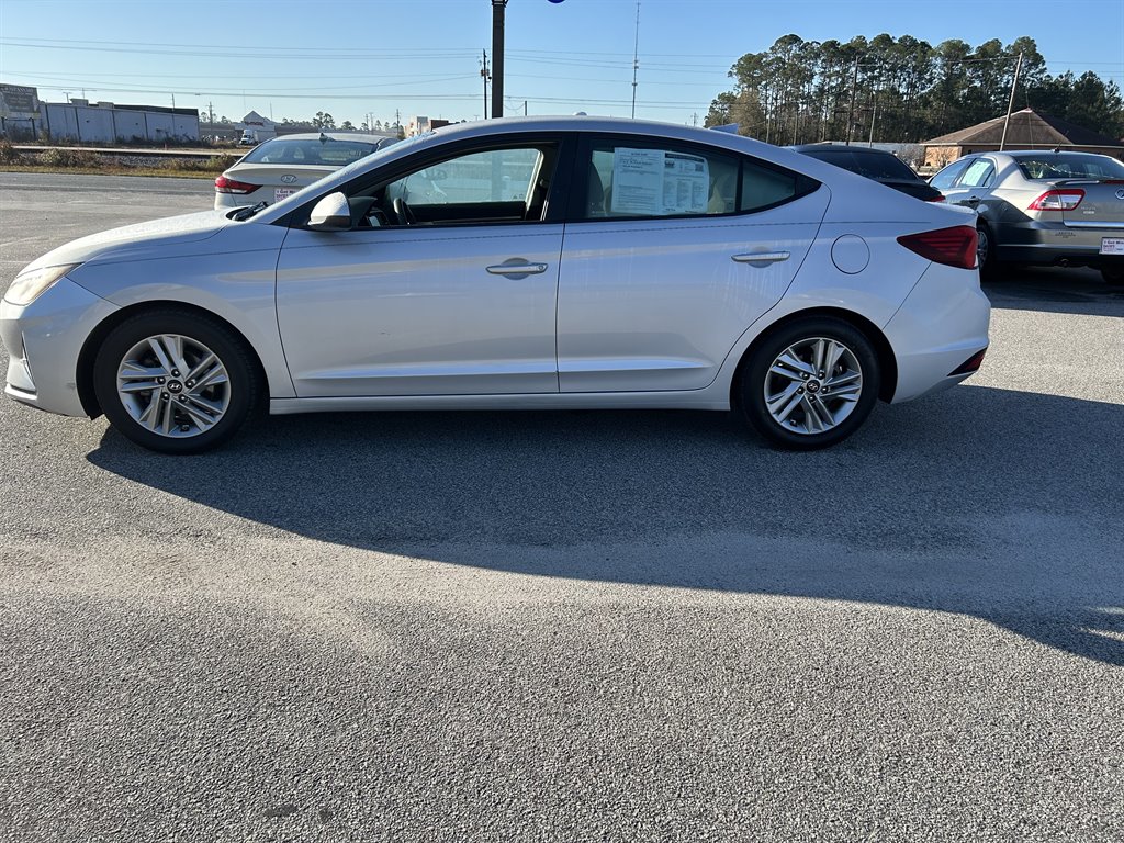 2019 Hyundai Elantra SEL photo 2