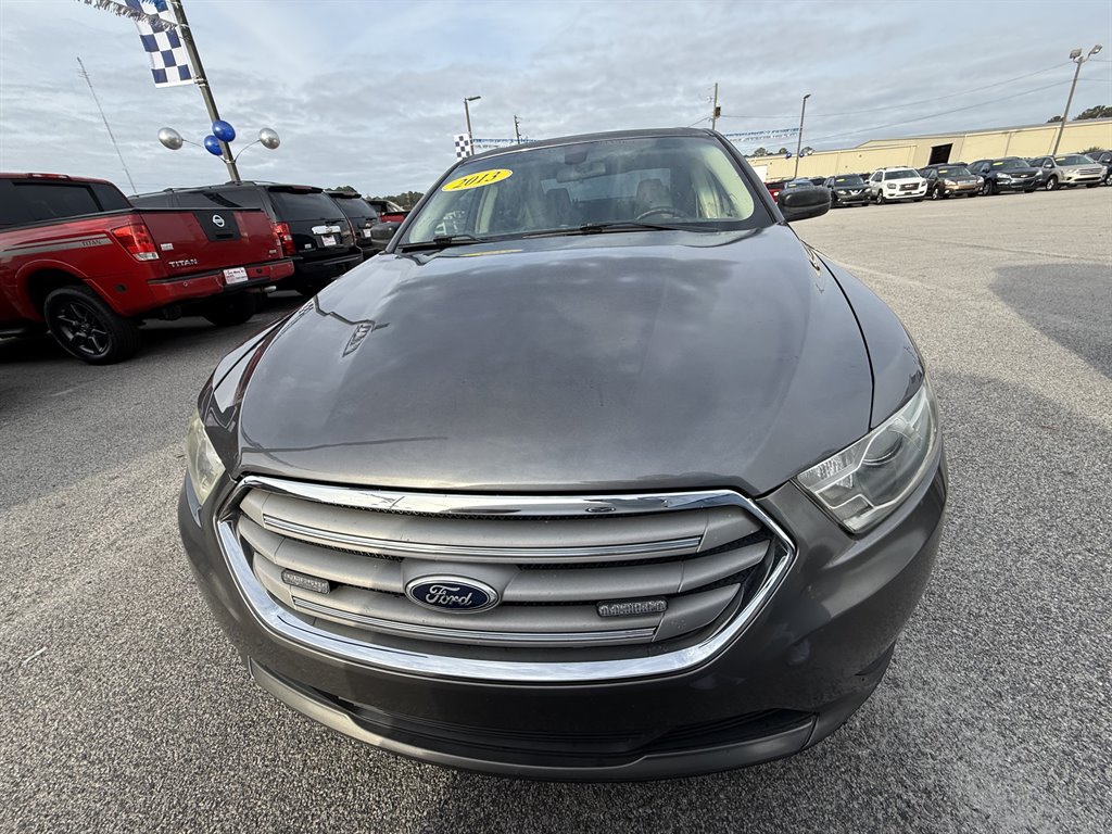 2013 Ford Taurus SE's photo
