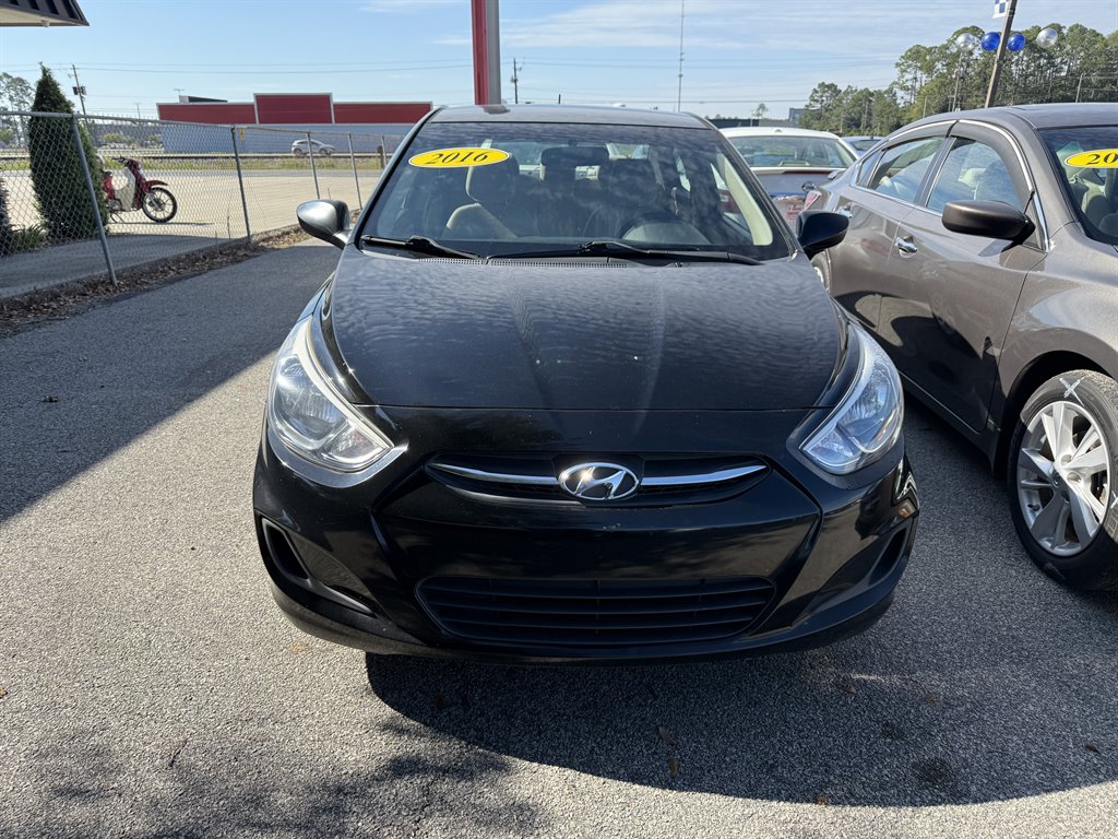 2016 Hyundai Accent SE's photo