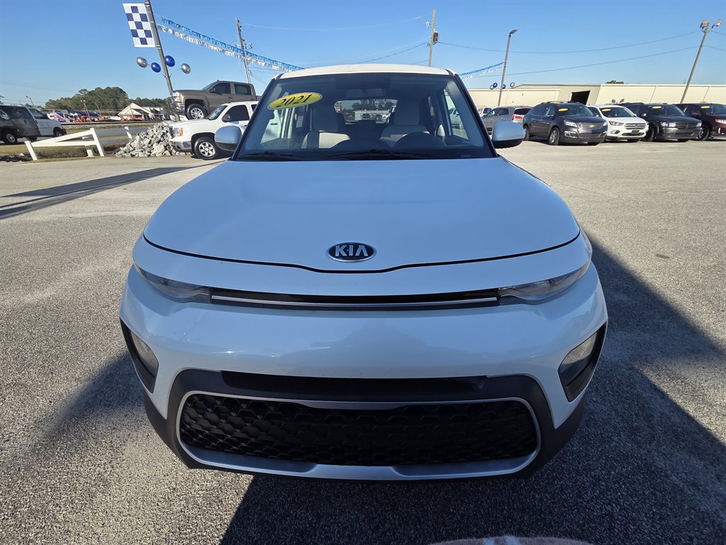 2021 Kia Soul LX's photo