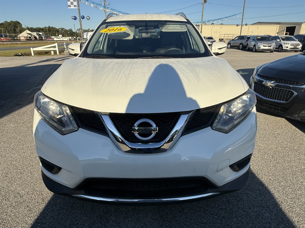 2016 Nissan Rogue SV's photo