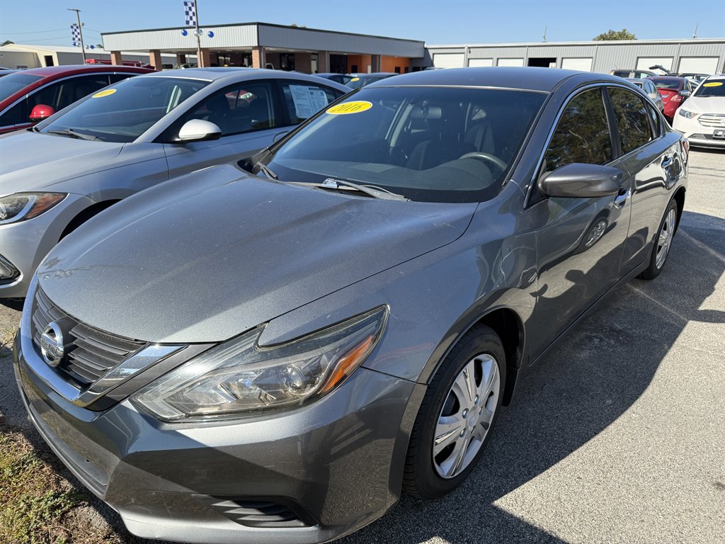 2016 Nissan Altima S's photo