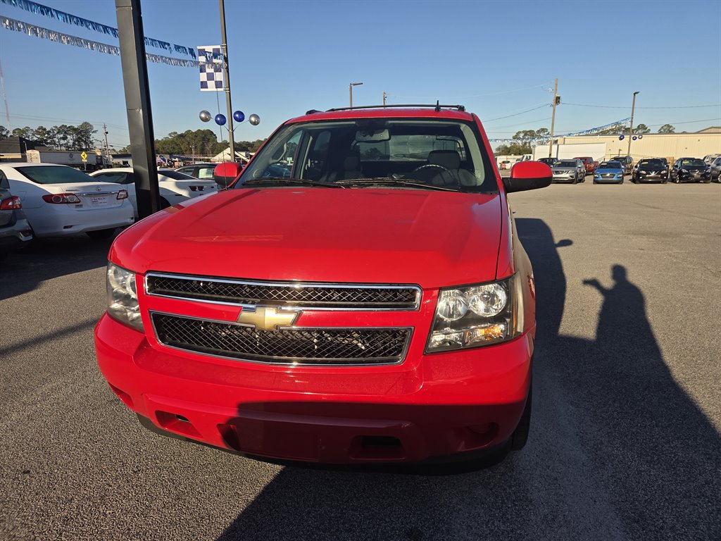 2011 Chevrolet Avalanche LS's photo