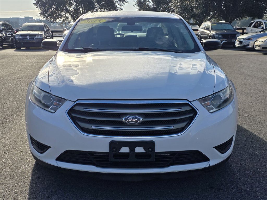 2015 Ford Taurus SE FWD's photo