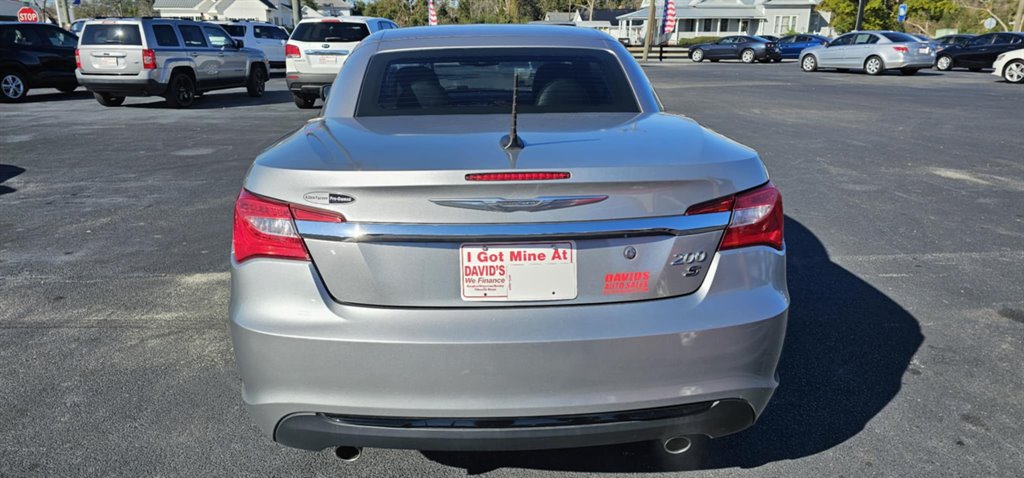 2014 Chrysler 200 S photo 3