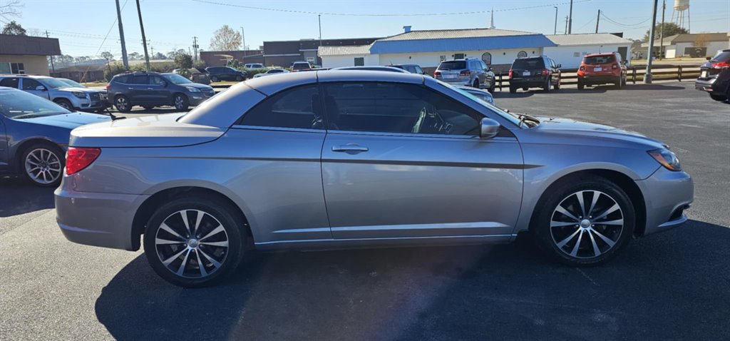 2014 Chrysler 200 S photo 2