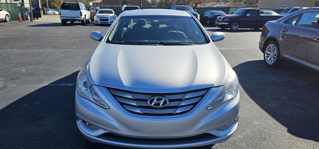 Hyundai Sonata's photo