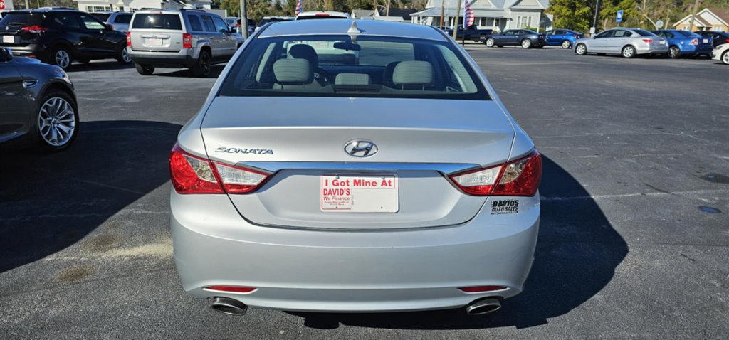 2011 Hyundai Sonata SE photo 3