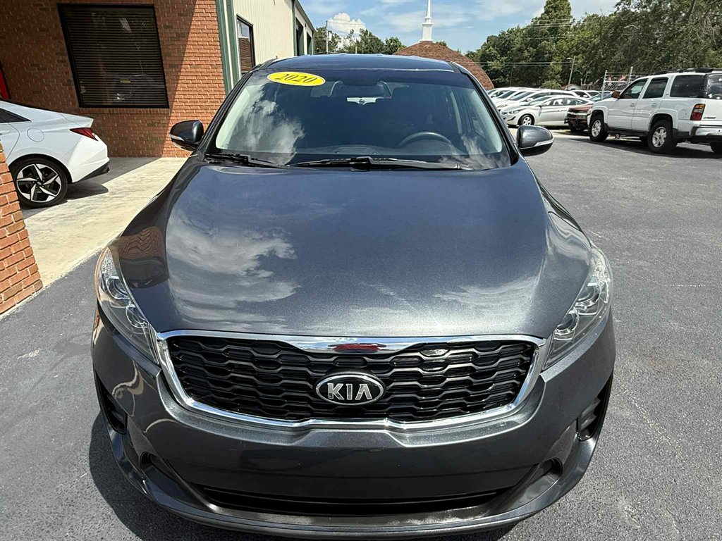 2020 Kia Sorento LX's photo