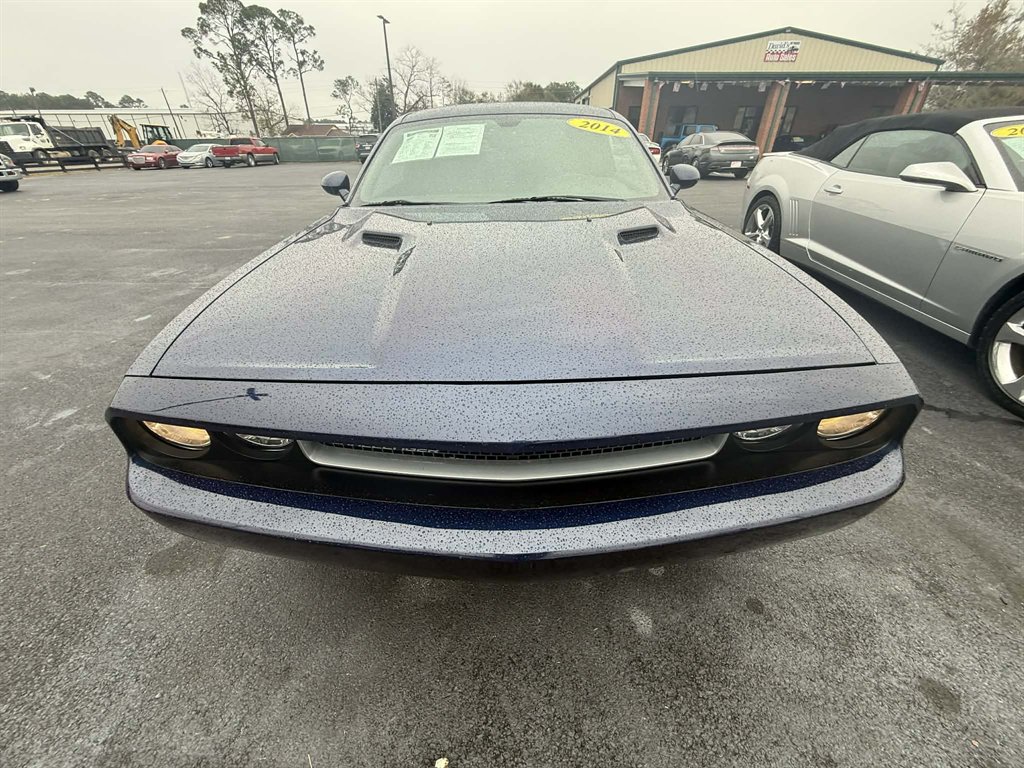 2014 Dodge Challenger SXT's photo