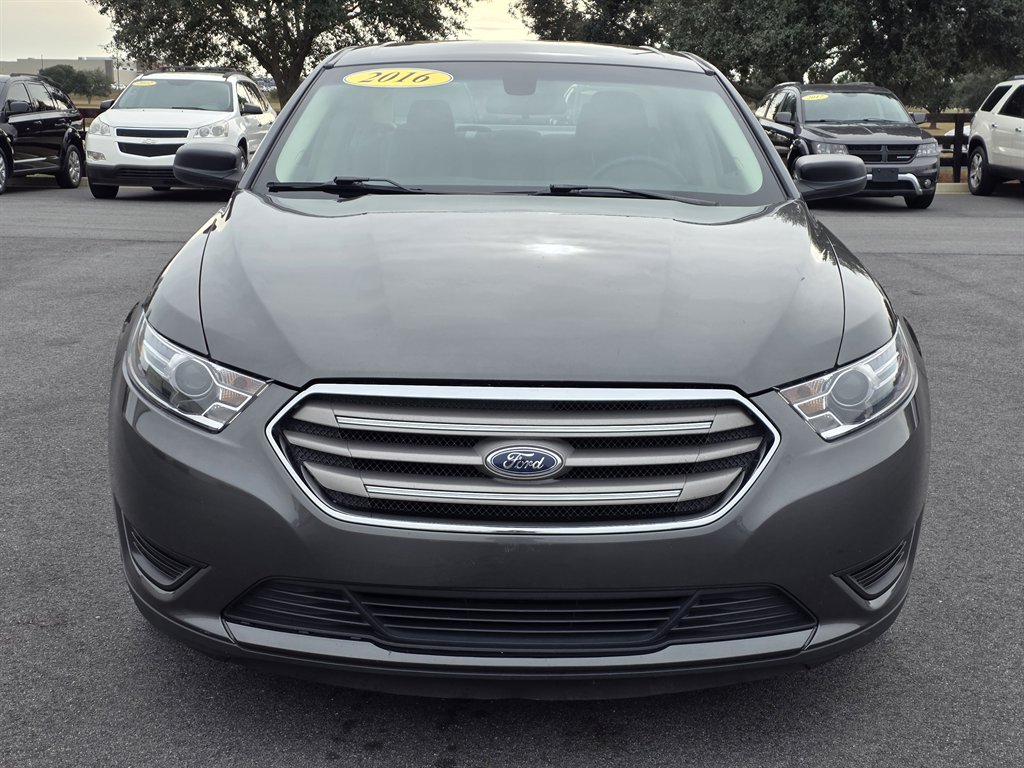 2016 Ford Taurus SE FWD's photo