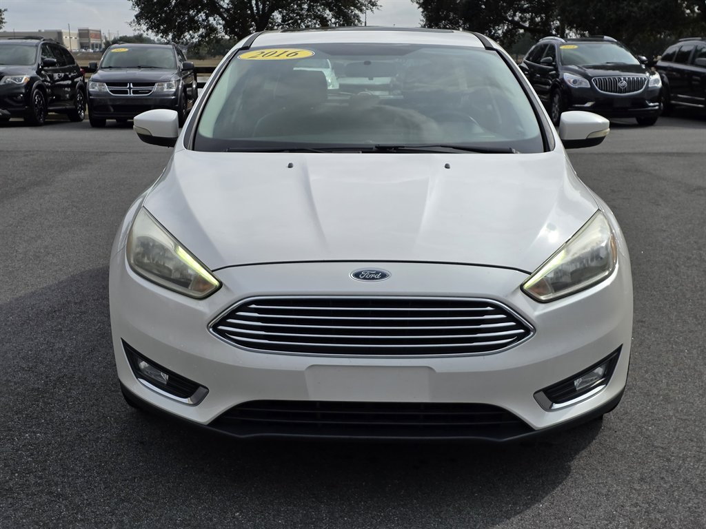 2016 Ford Focus 5 Door Hatch Titanium's photo
