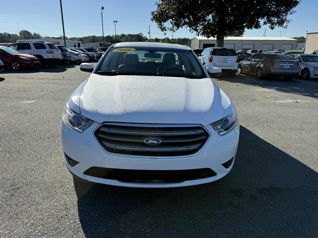 2016 Ford Taurus SEL's photo