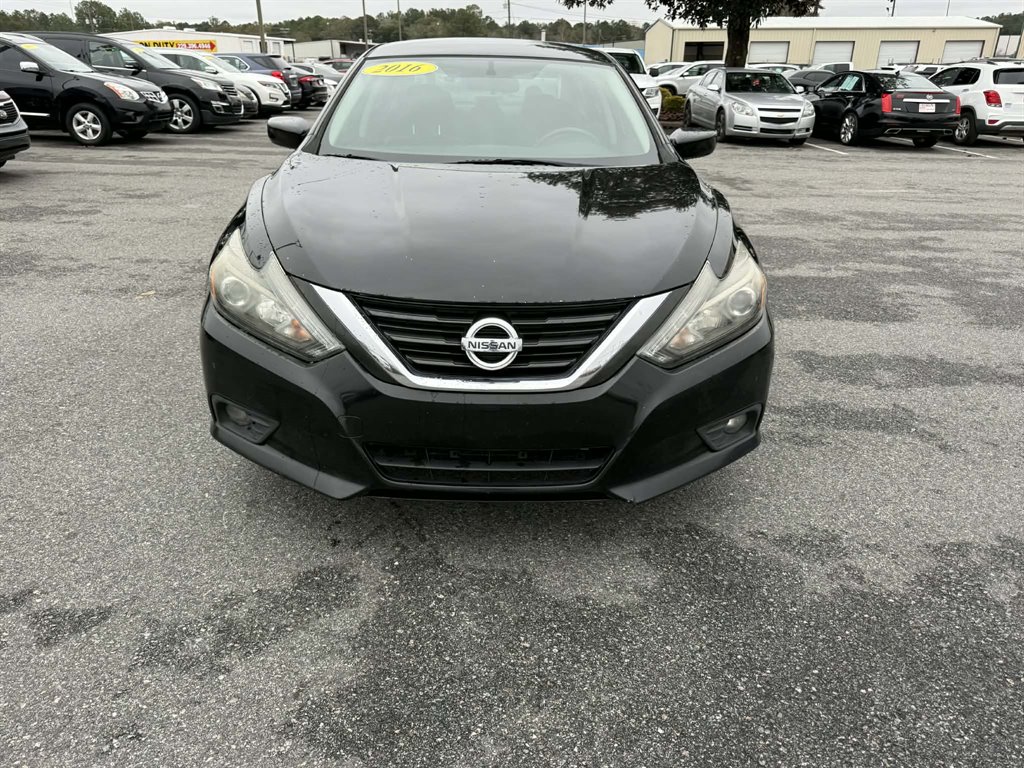 2016 Nissan Altima SR's photo