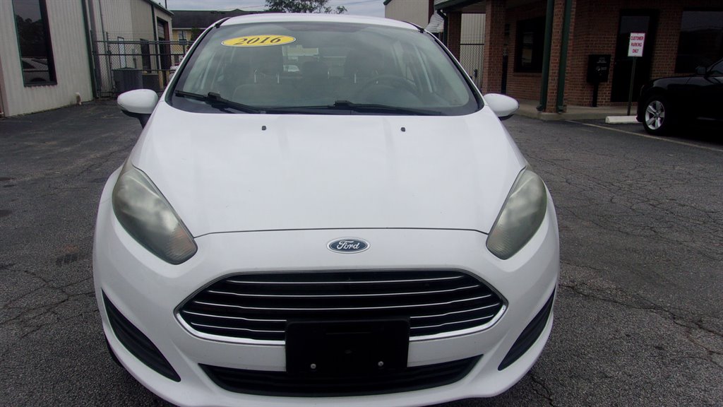 2016 Ford Fiesta SE's photo