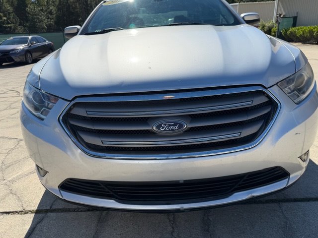 2017 Ford Taurus SEL's photo