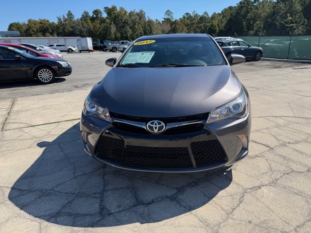 2017 Toyota Camry SE's photo