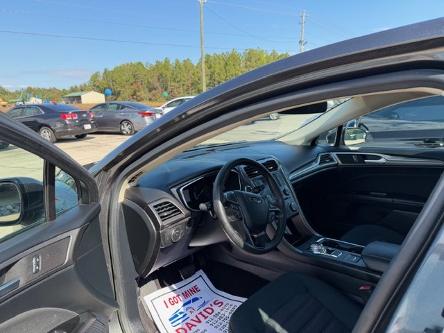 2017 Ford Fusion SE's photo