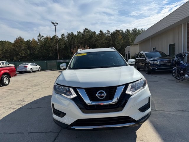2017 Nissan Rogue SV's photo