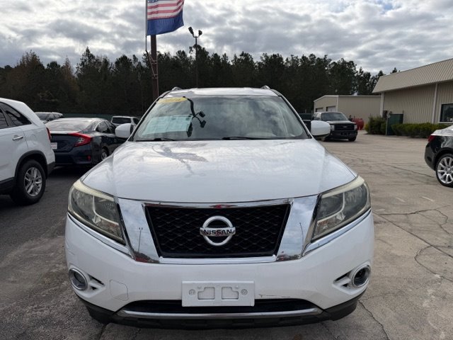 2016 Nissan Pathfinder SV's photo