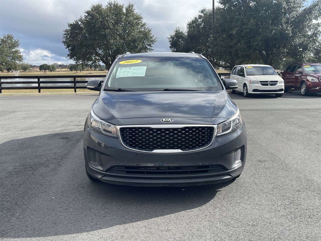 Kia Sedona's photo