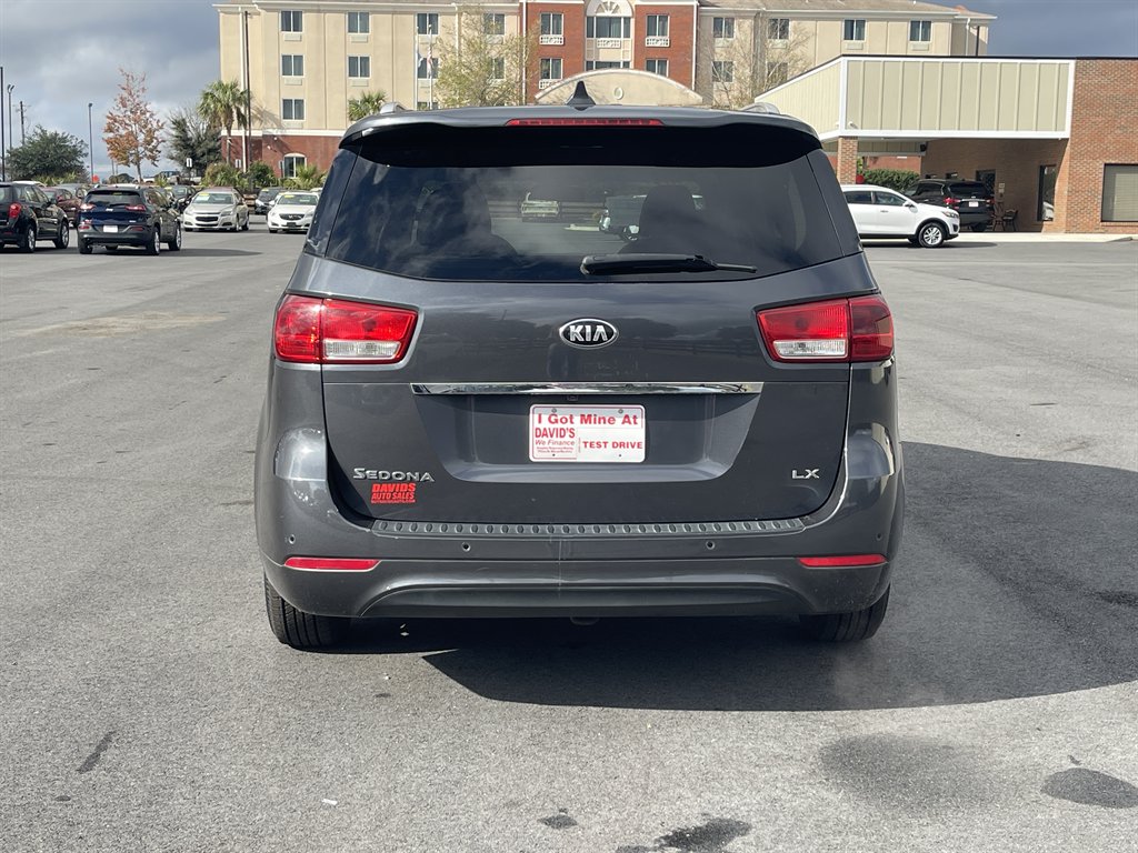 2017 Kia Sedona LX photo 7