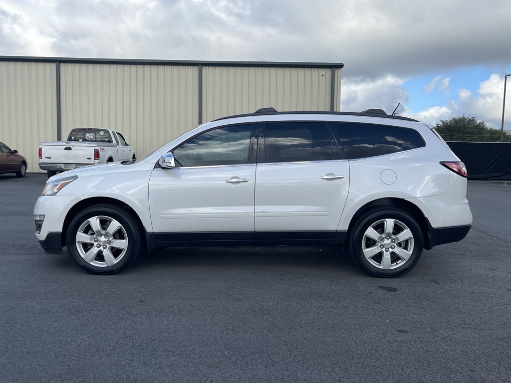 2016 Chevrolet Traverse 1LT photo 3