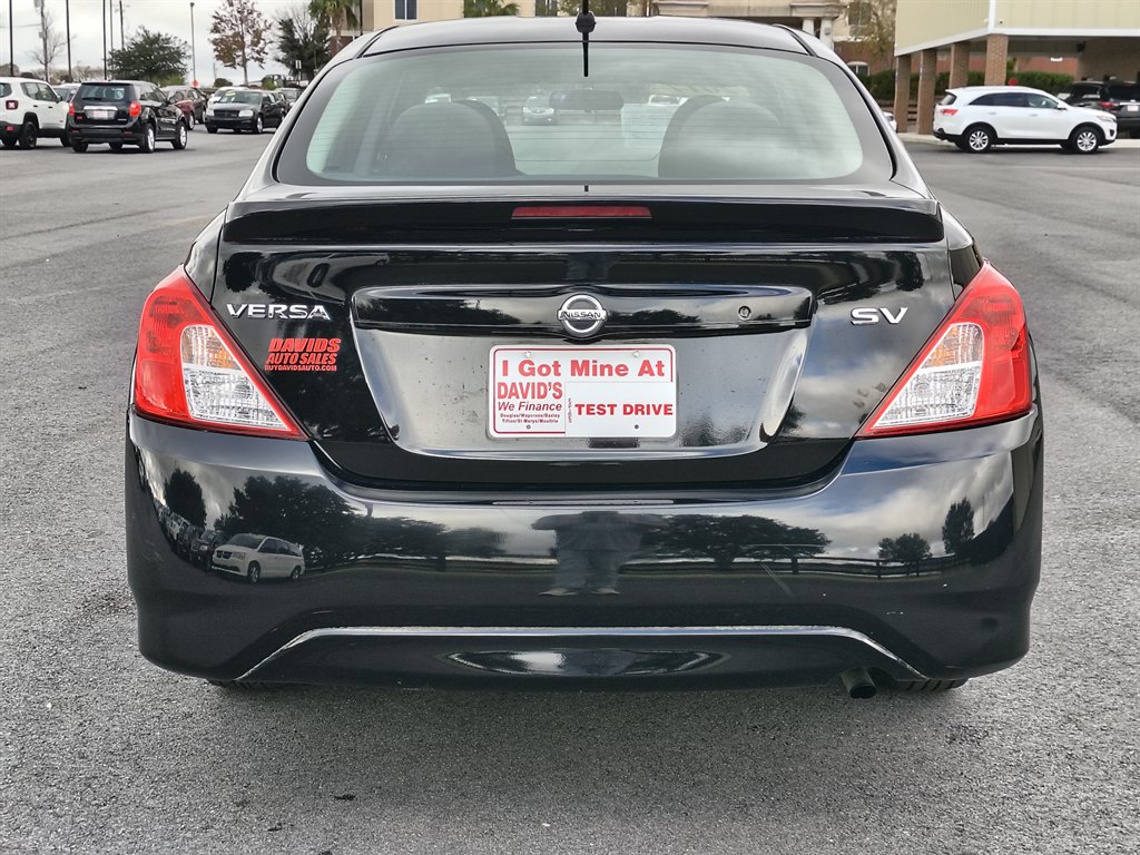 2017 Nissan Versa Sedan SV photo 6