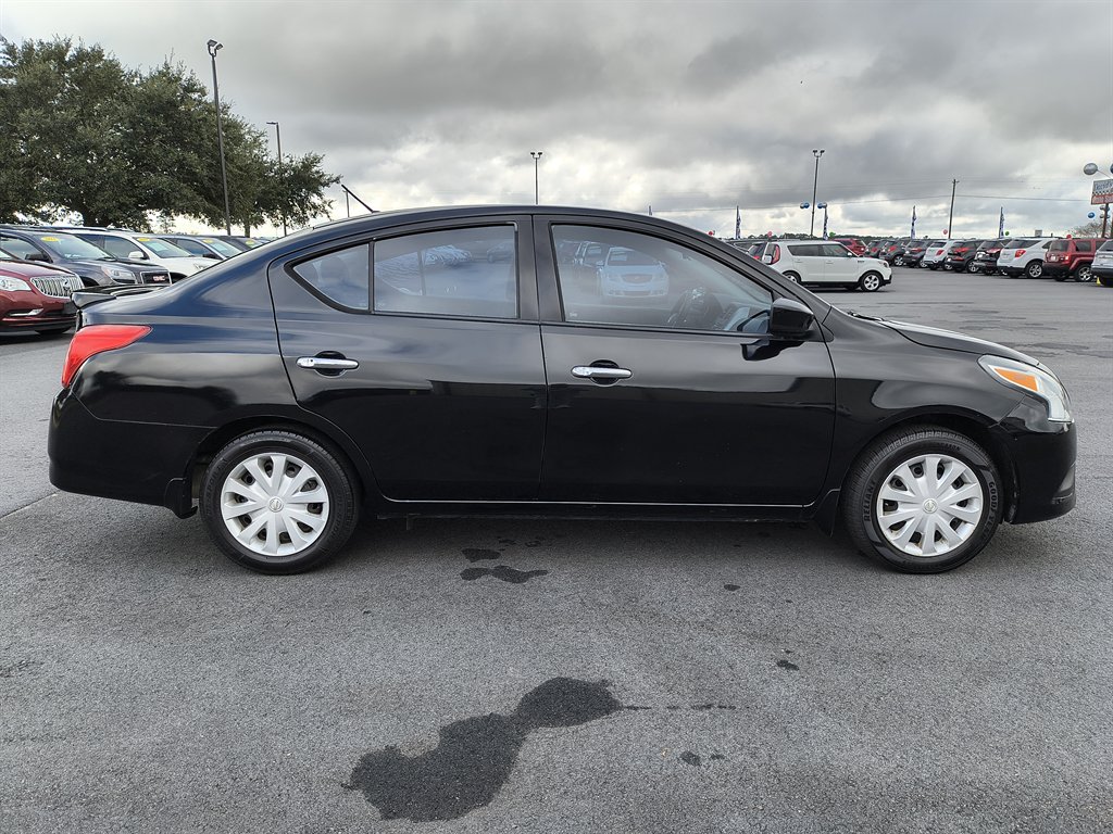 2017 Nissan Versa Sedan SV photo 2