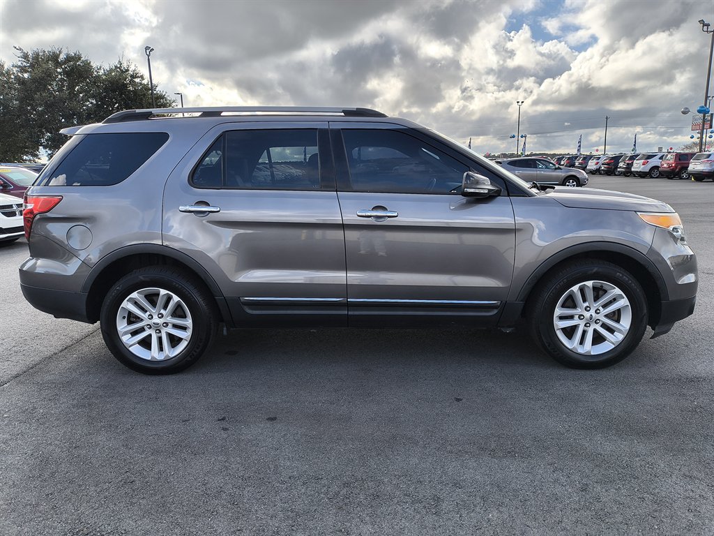 2014 Ford Explorer XLT photo 2