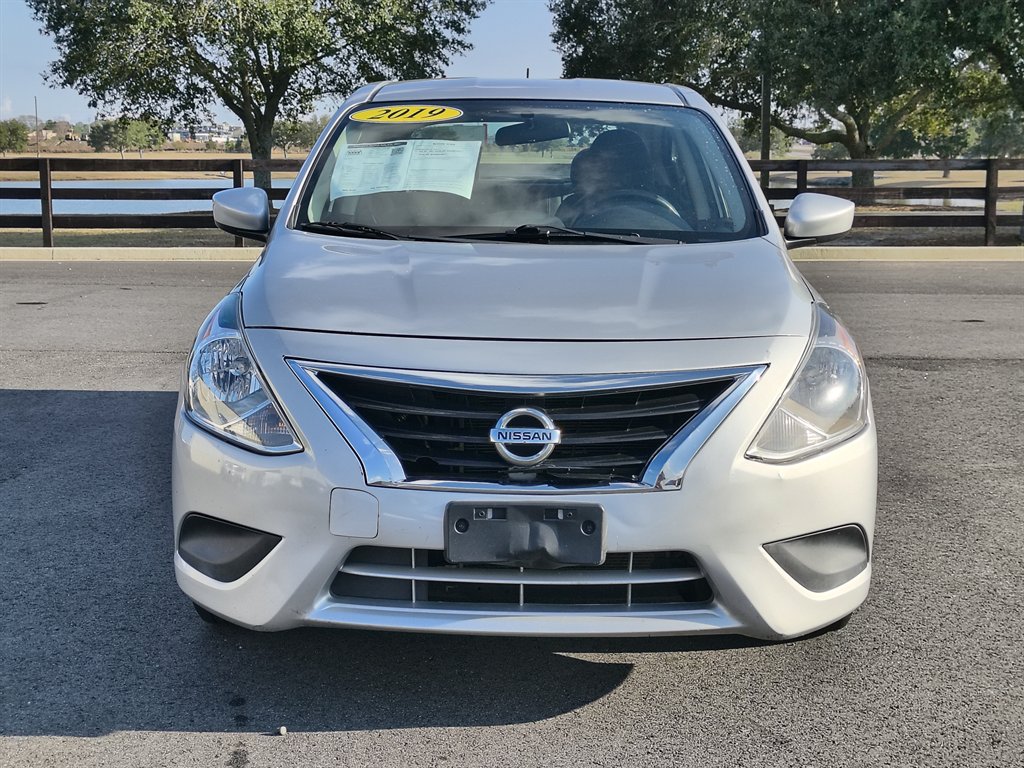 2019 Nissan Versa Sedan SV's photo