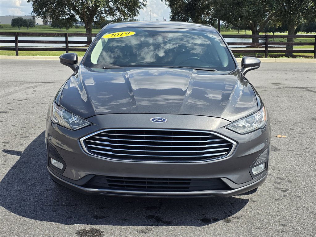 2019 Ford Fusion SE's photo
