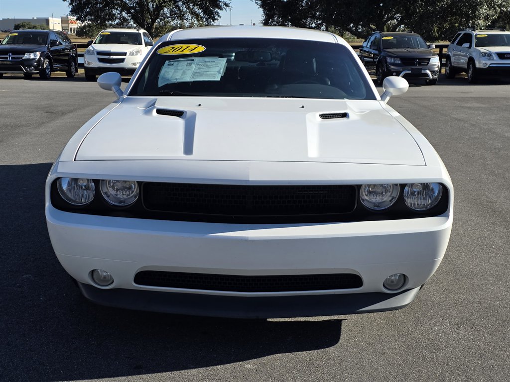 2014 Dodge Challenger SXT's photo